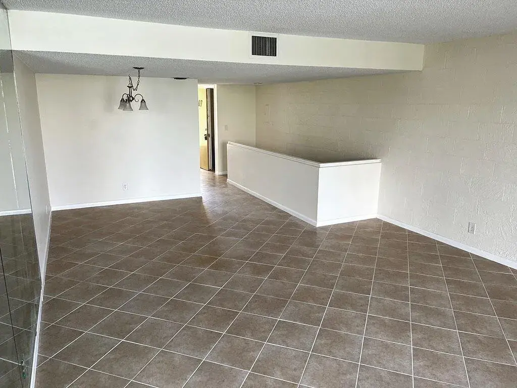 2828 Tennis Club Drive # 207, West Palm Beach FL 33417