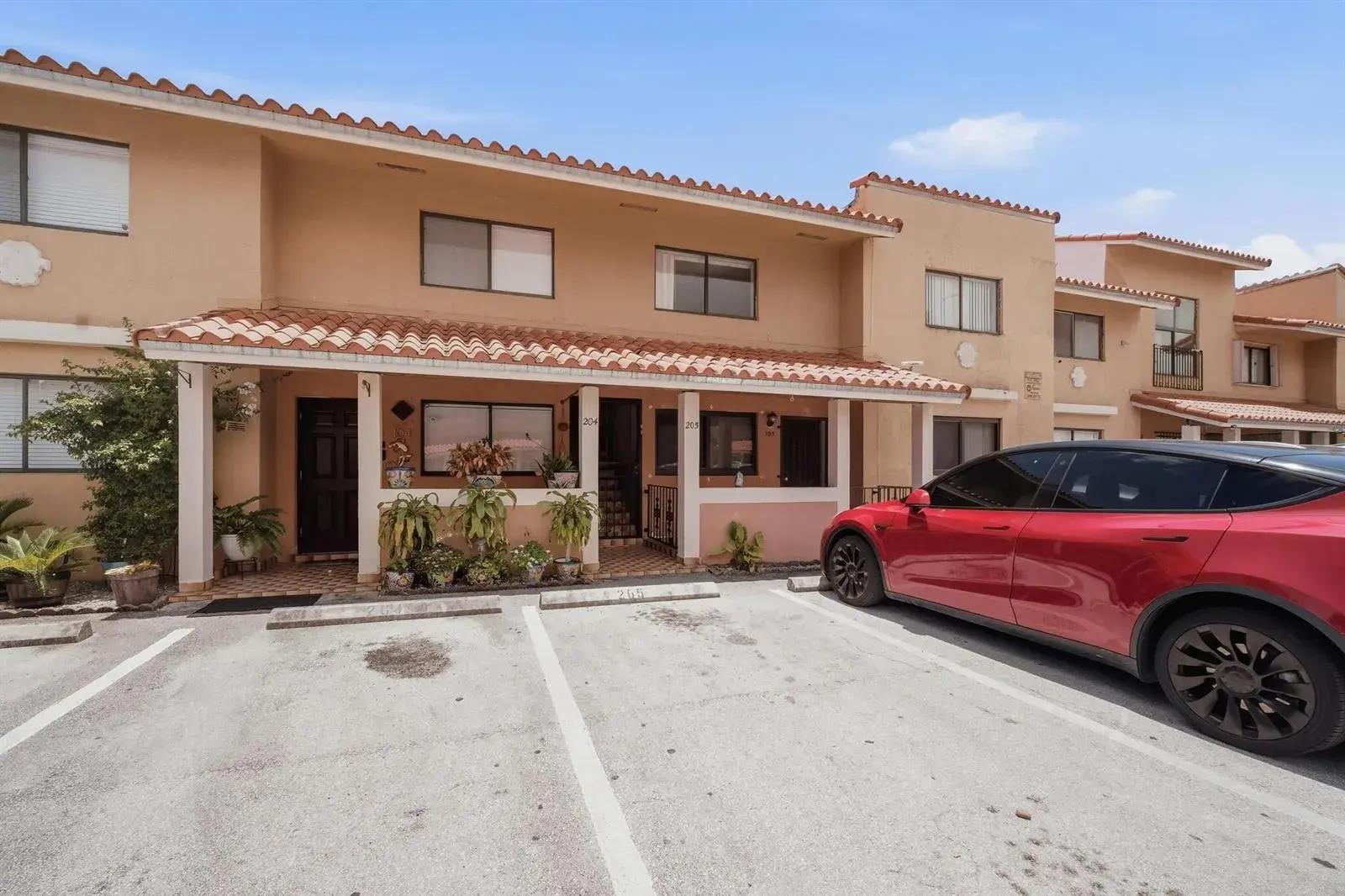 2710 W 60th Place # 205, Hialeah FL 33016