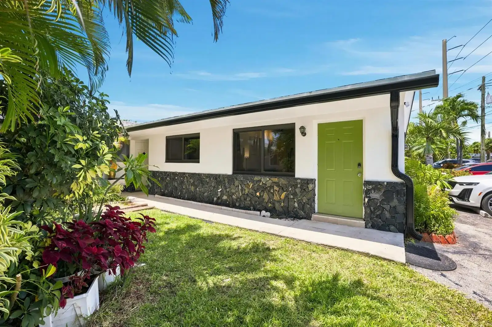 105 SE 2nd Street, Dania Beach FL 33004