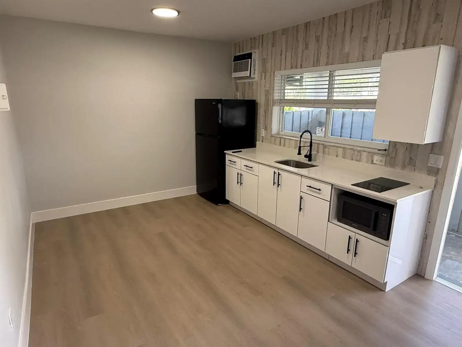 720 NE 7th Street # 4, Hallandale Beach FL 33009 photo 2