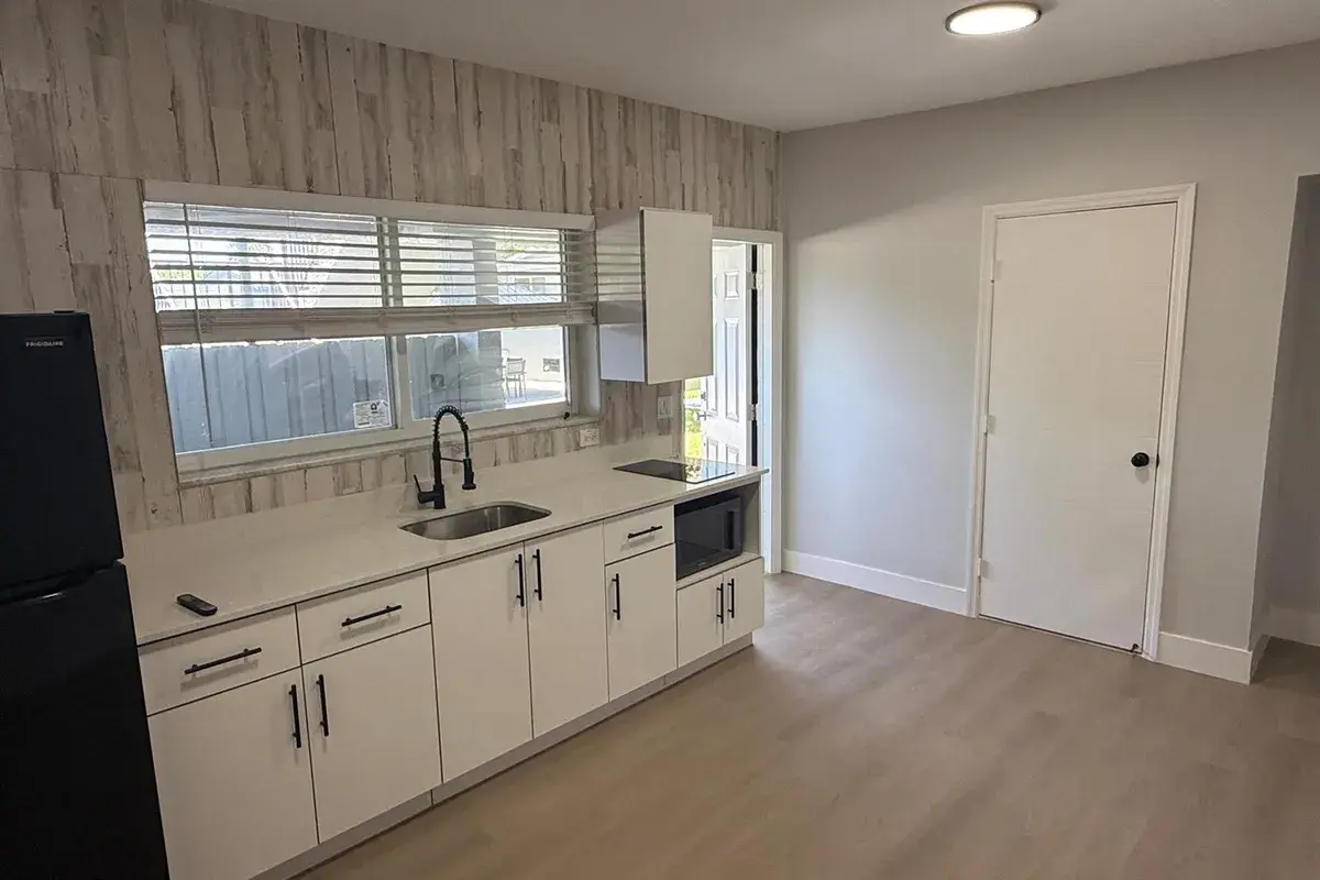 720 NE 7th Street # 4, Hallandale Beach FL 33009
