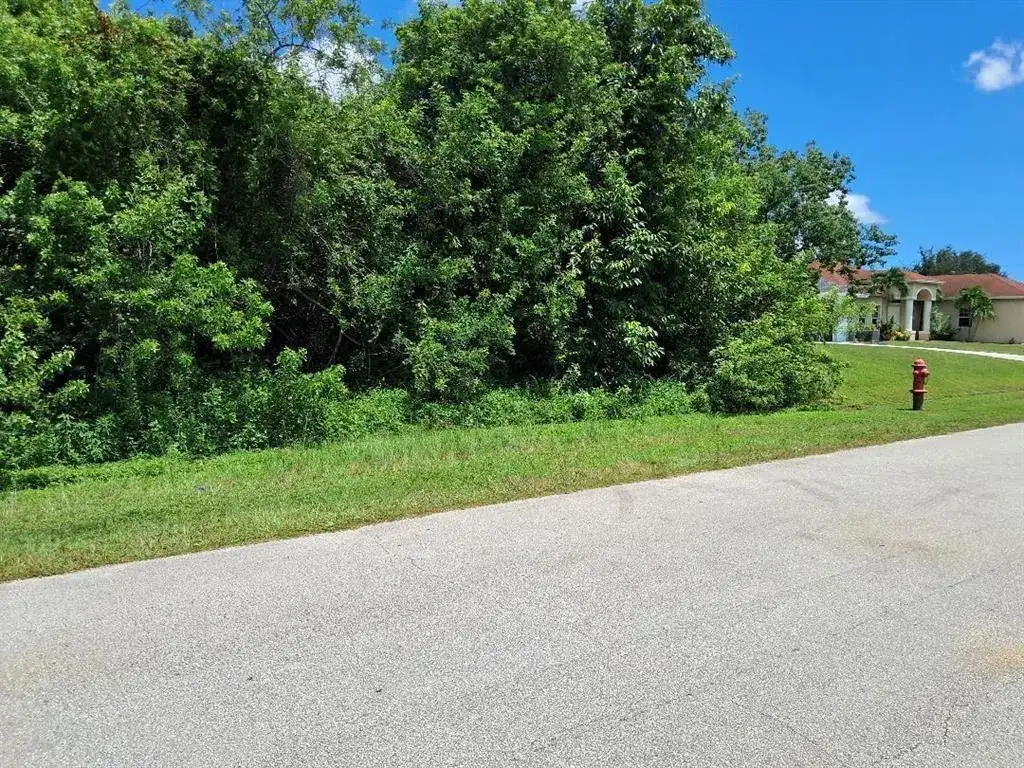 1081 SW Dartmouth Avenue SW, Port St. Lucie FL 34953 photo 2