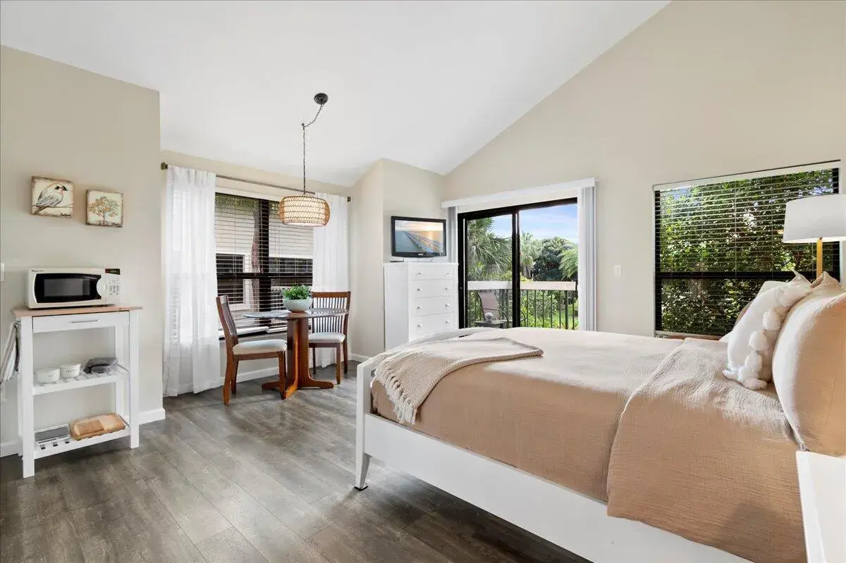 11863 Wimbledon Circle # 540, Wellington FL 33414