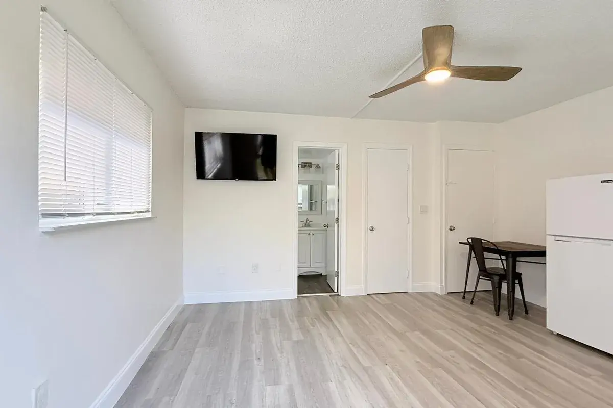 820 NE 17th Avenue # 4b, Fort Lauderdale FL 33304