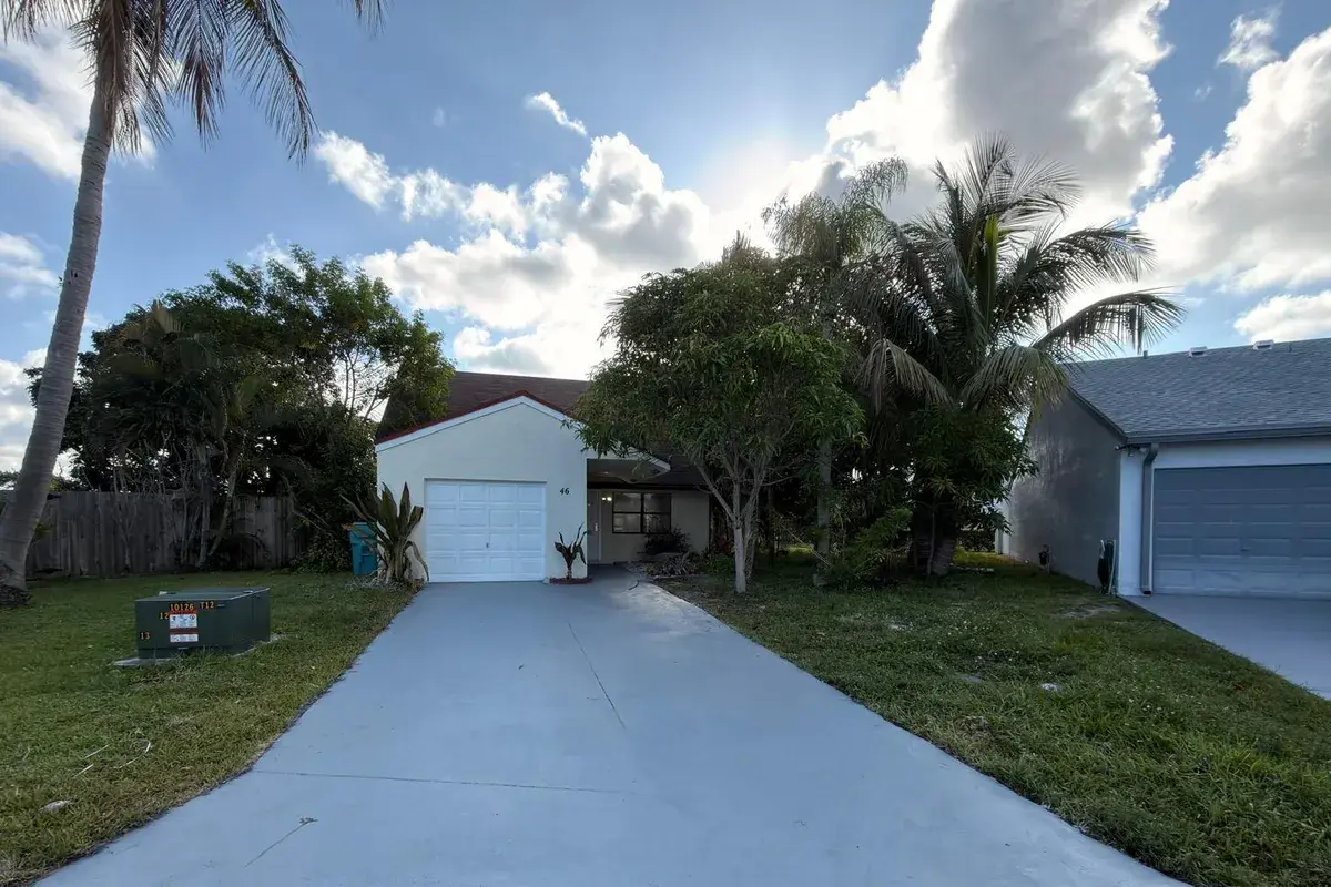 46 Tara Lakes Drive E, Boynton Beach FL 33436