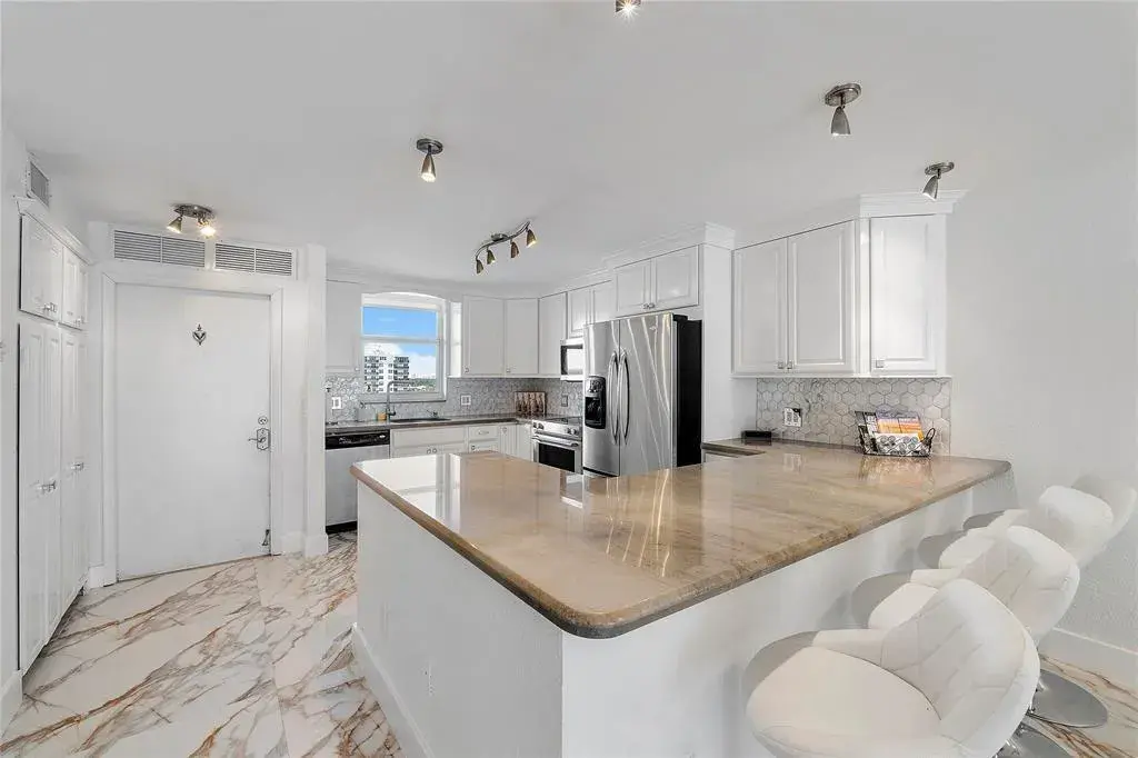 3100 NE 49th Street Unit 807, Fort Lauderdale FL 33308