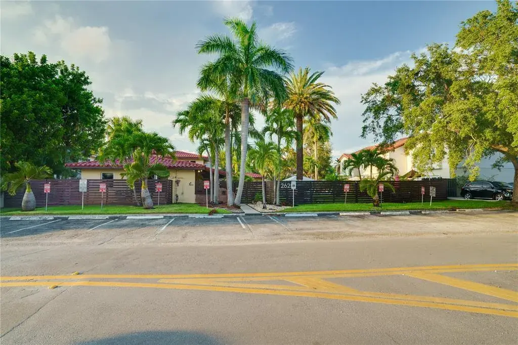 2625 NE 13th Court # 6, Fort Lauderdale FL 33304