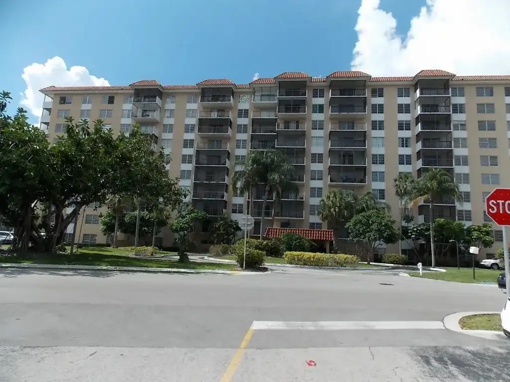 4174 Inverrary Drive # 603, Lauderhill FL 33319