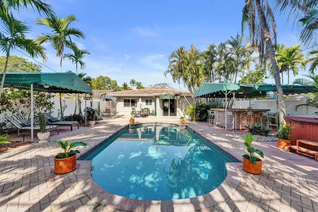 1036 NE 9th Avenue, Fort Lauderdale FL 33304