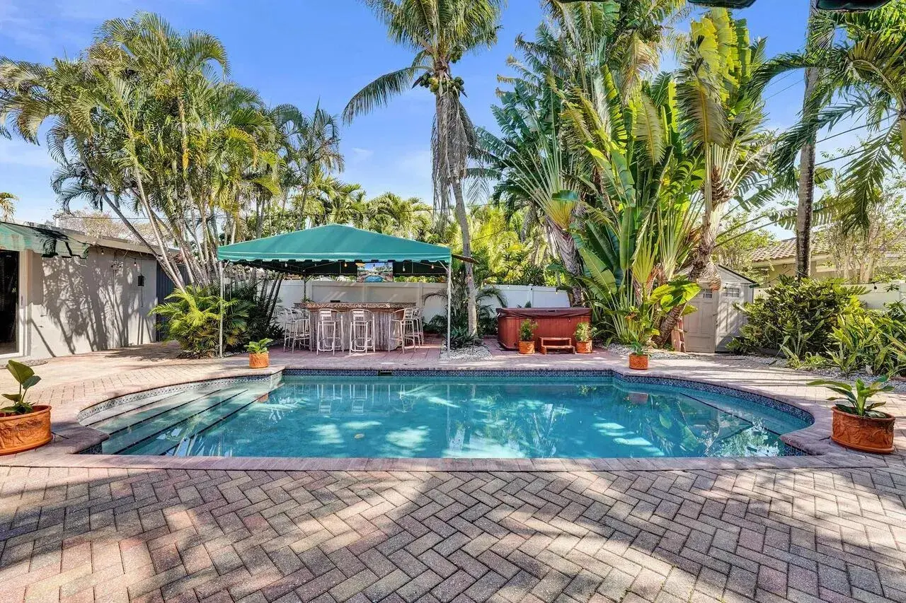 1036 NE 9th Avenue, Fort Lauderdale FL 33304