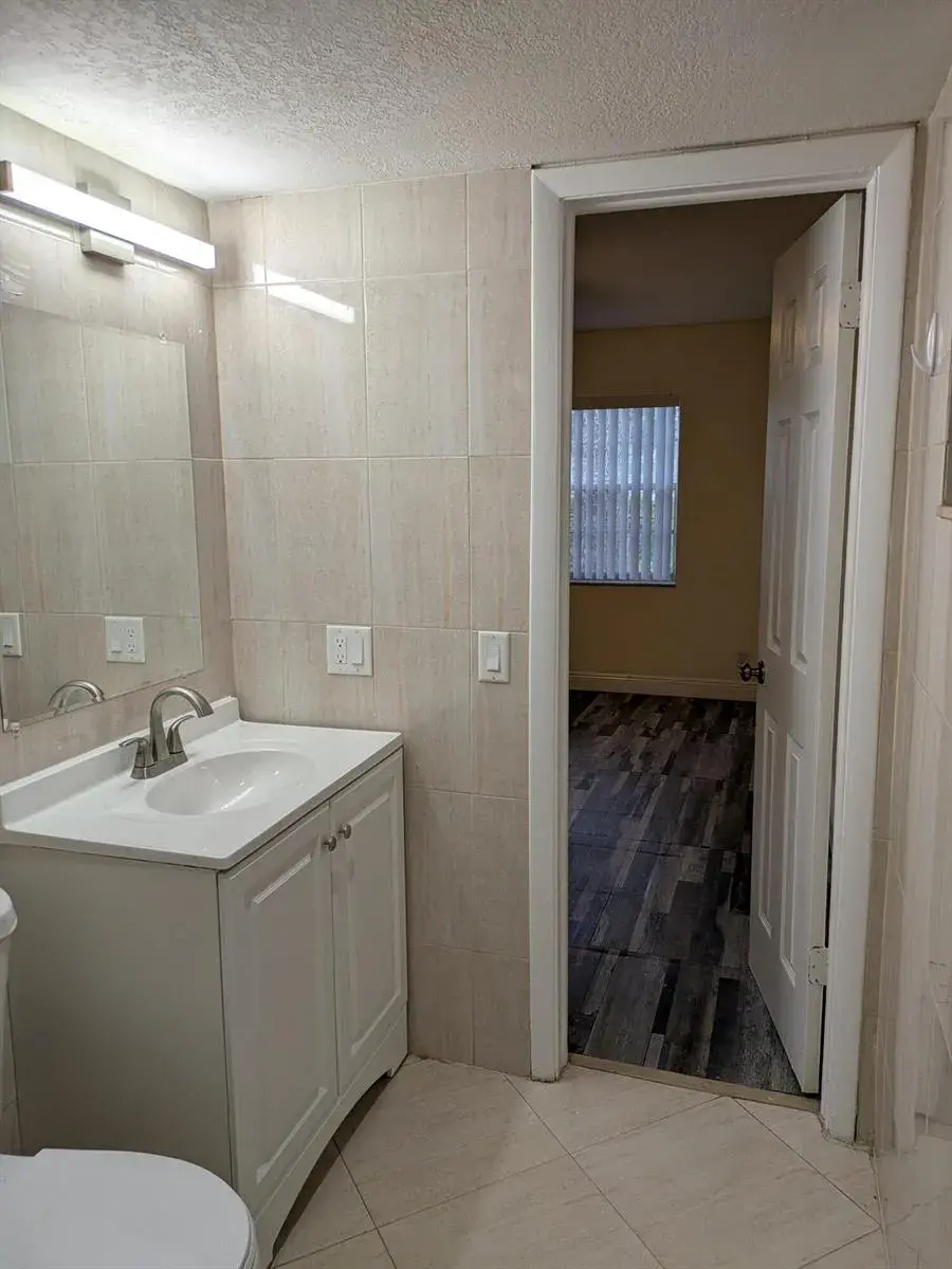 2810 Riverside Drive # a, Coral Springs FL 33065