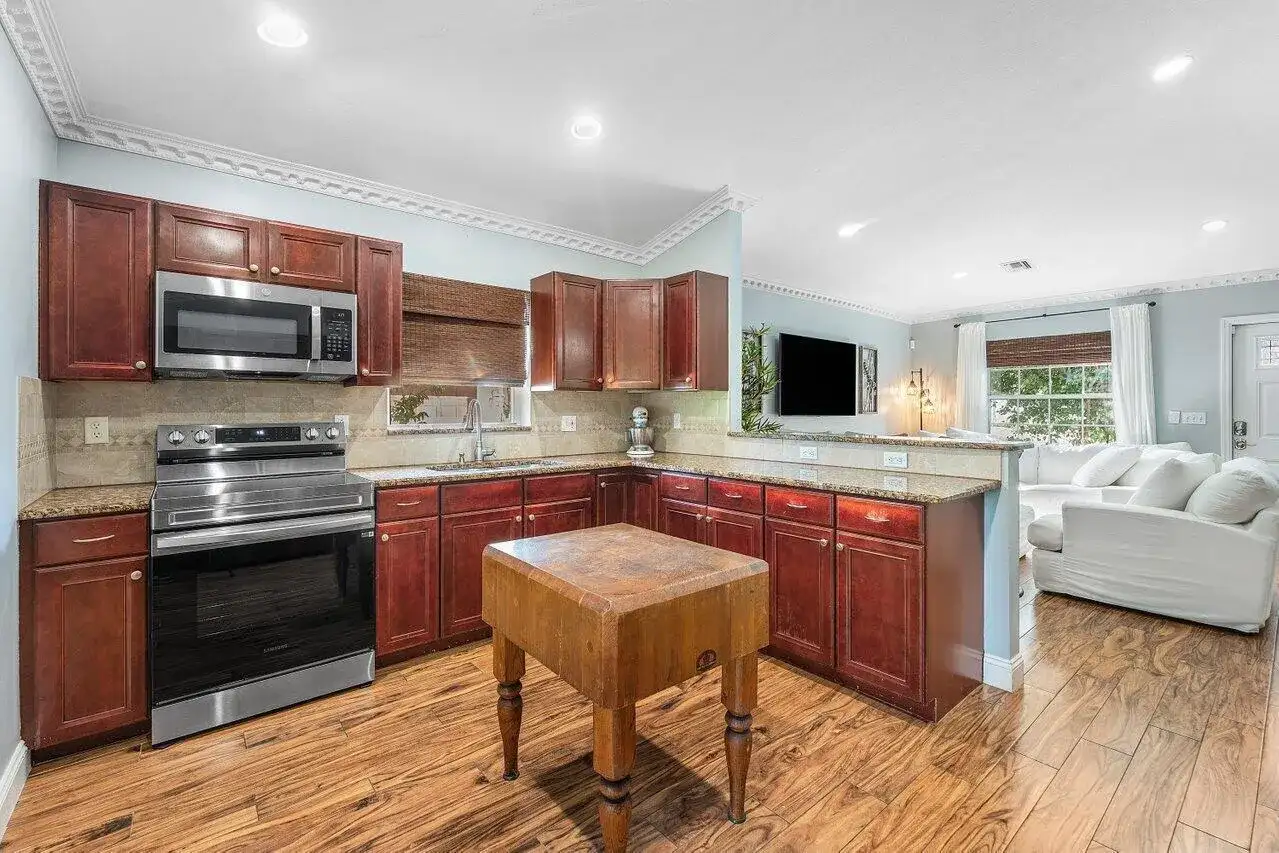 5418 Club Circle, Haverhill FL 33415 photo 2