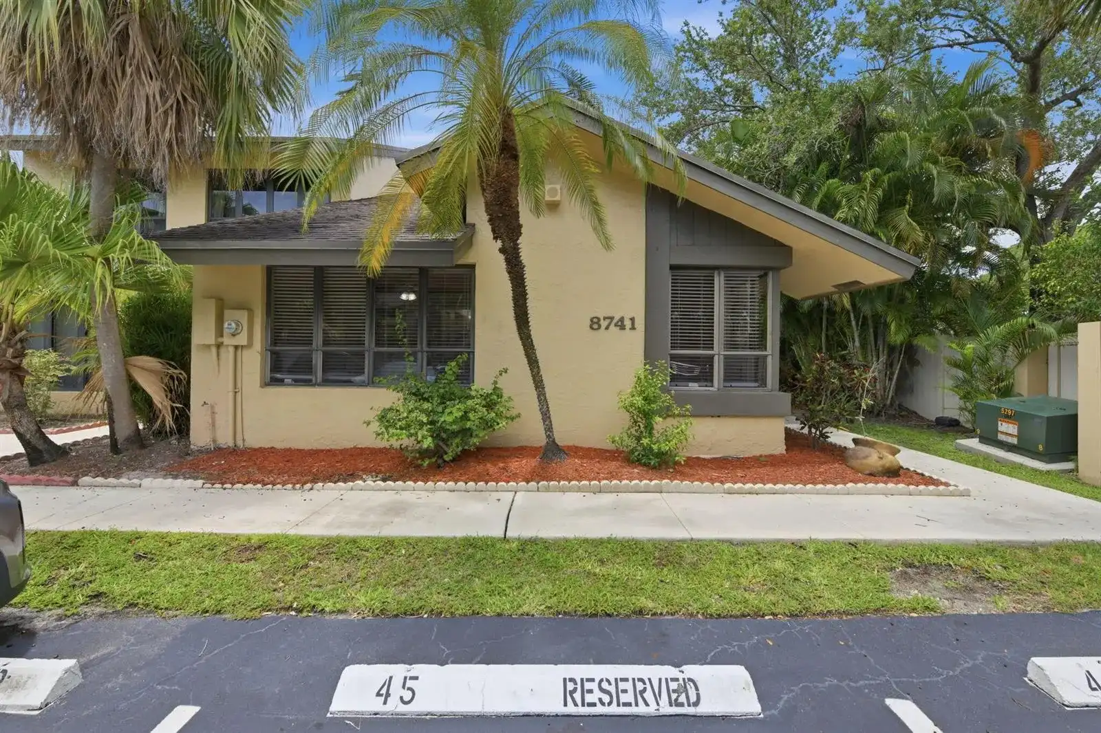 8741 Cleary Boulevard, Plantation FL 33324