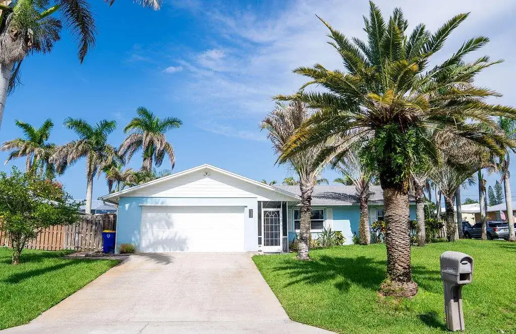 2445 NE 16th Court, Jensen Beach FL 34957 photo 2