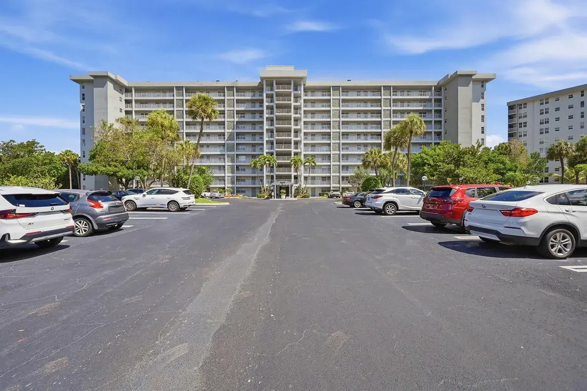 4015 W Palm Aire Drive # 1001, Pompano Beach FL 33069