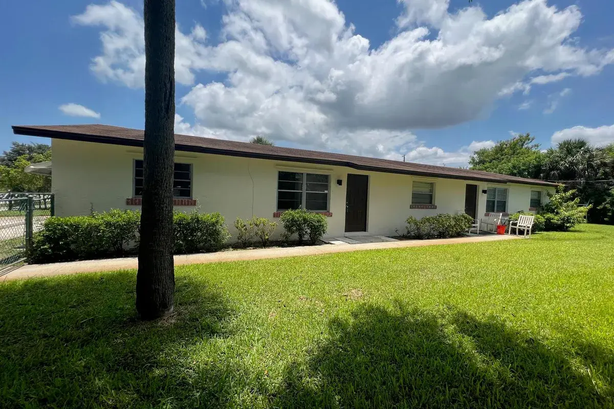 1887 Breezy Lane, West Palm Beach FL 33417