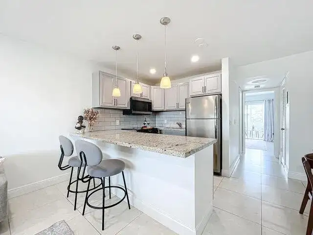 410 Chatham T, West Palm Beach FL 33417 photo 2