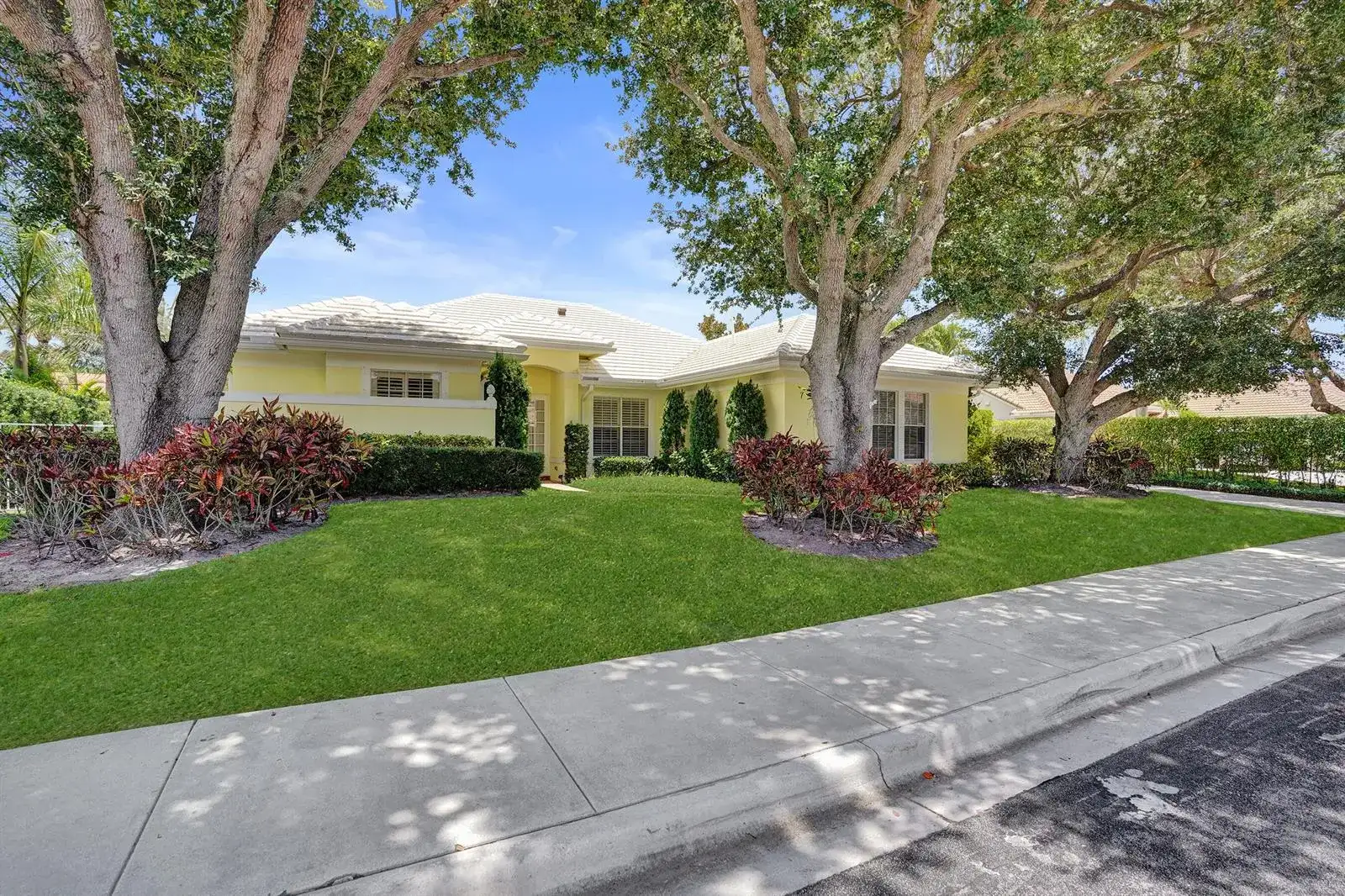 2760 Tecumseh Drive, West Palm Beach FL 33409 photo 2