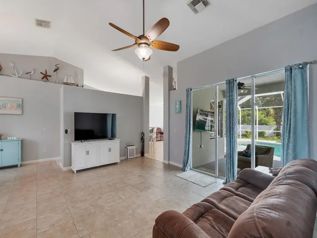 2101 SW Alloway Avenue, Port St. Lucie FL 34953