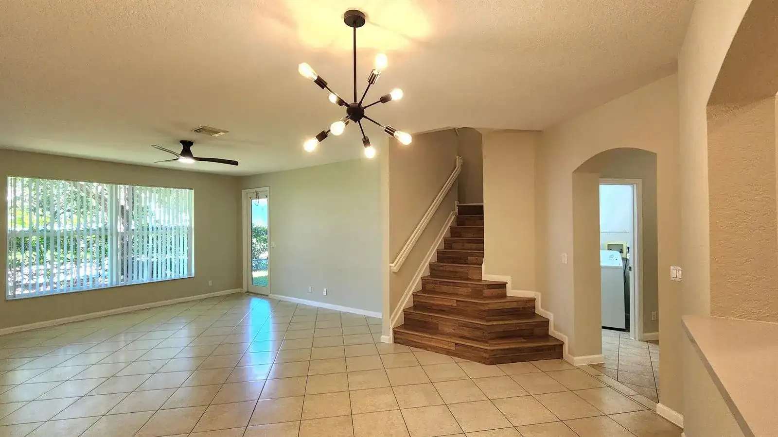2124 Oakmont Drive, Riviera Beach FL 33404 photo 5