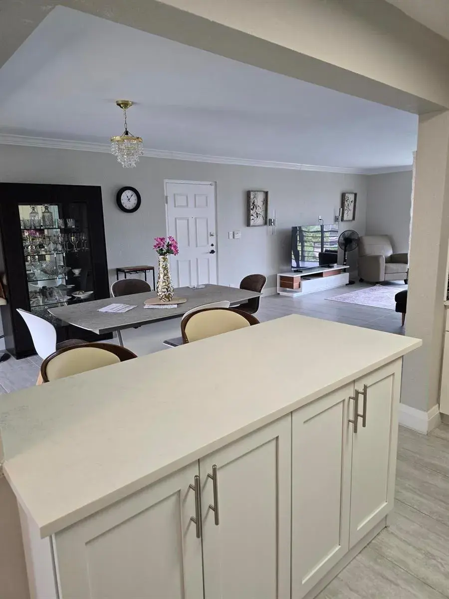 7580 Regency Lake Drive # 402, Boca Raton FL 33433