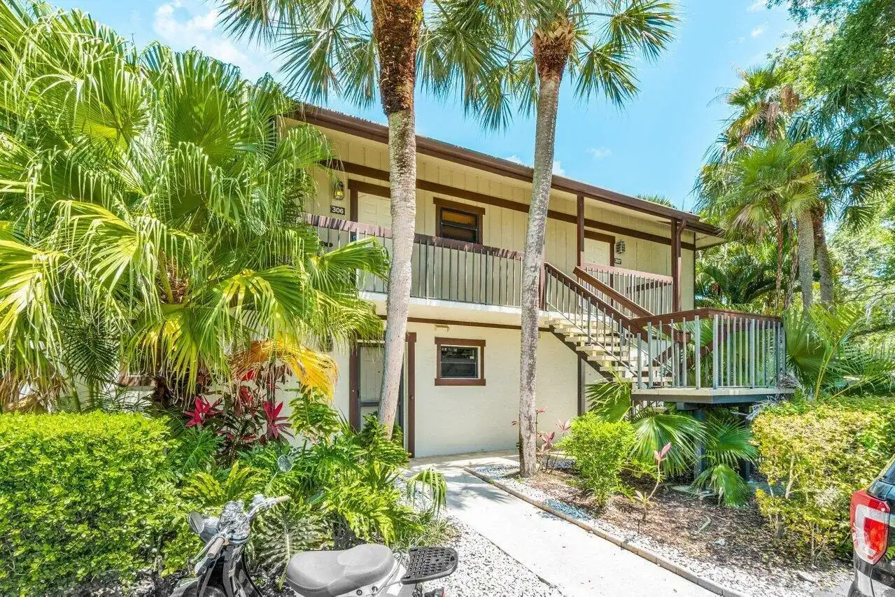 13334 Polo Club Road # 206, Wellington FL 33414
