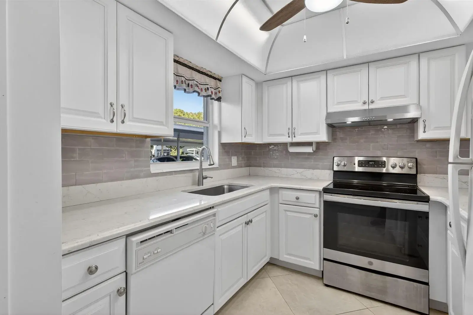 2950 SE Ocean Boulevard # 2, Stuart FL 34996