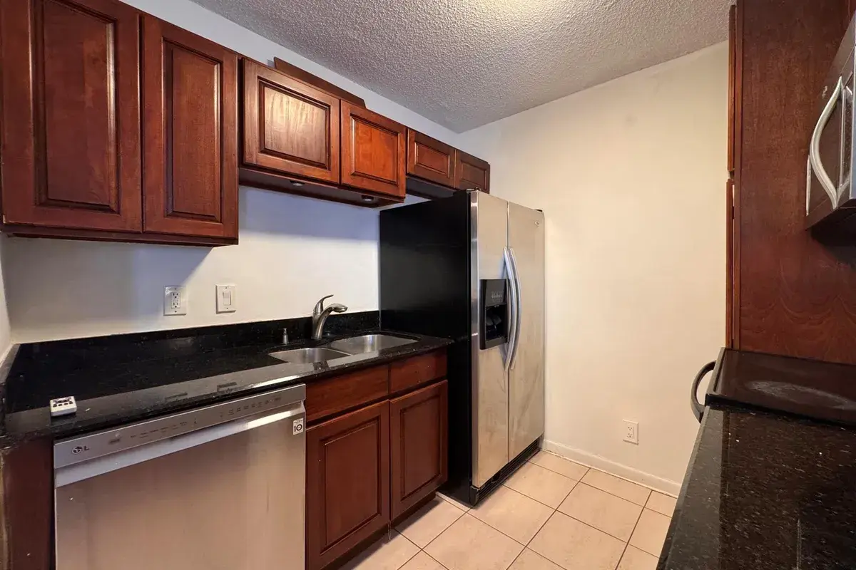 809 NE 199th Street # 7, Miami FL 33179