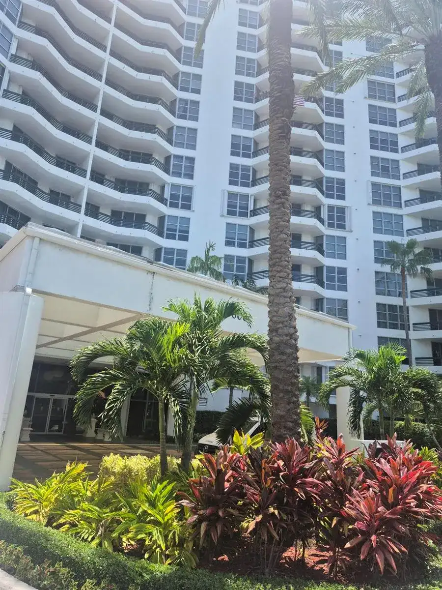 3600 Mystic Pointe Drive # 1202, Aventura FL 33180 photo 4