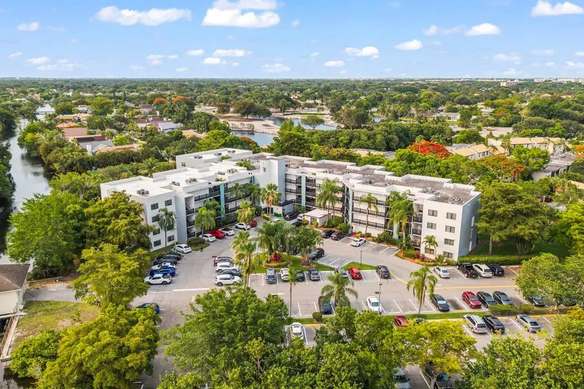 1021 Mockingbird Lane # 211, Plantation FL 33324