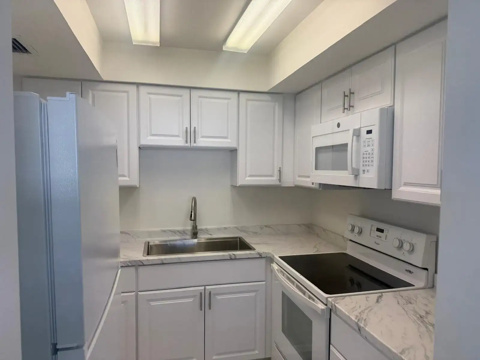 402 Lake Shore Drive # 202, West Palm Beach FL 33403 photo 5