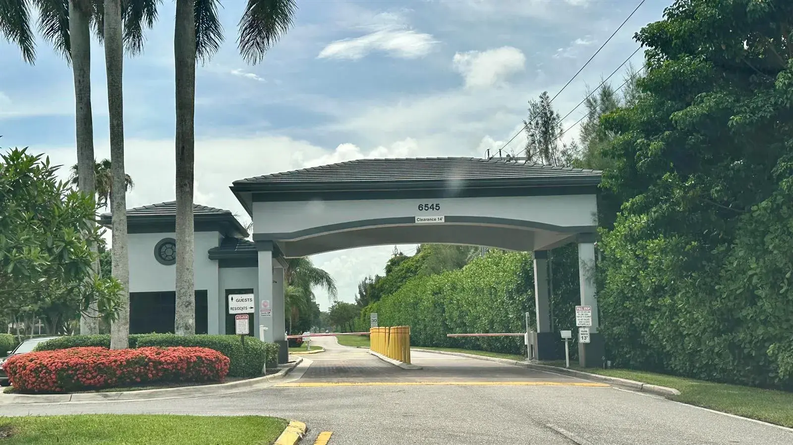 6585 Kensington Lane Apt 207, Delray Beach FL 33446
