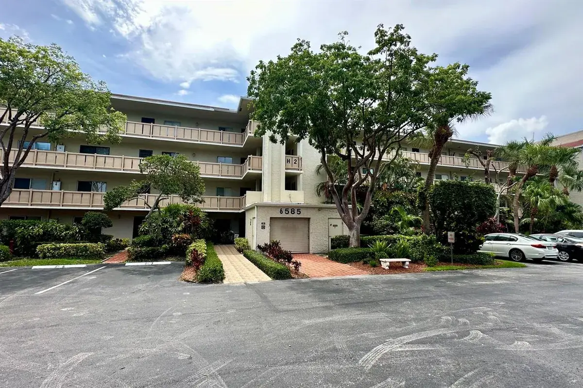 6585 Kensington Lane Apt 207, Delray Beach FL 33446