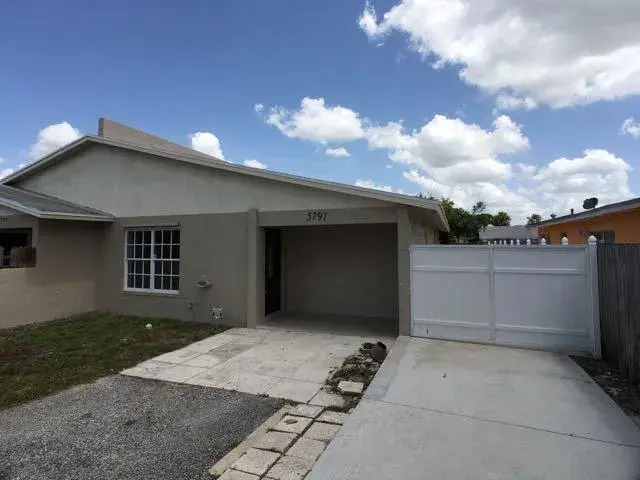 5791 S Rue Road, West Palm Beach FL 33415