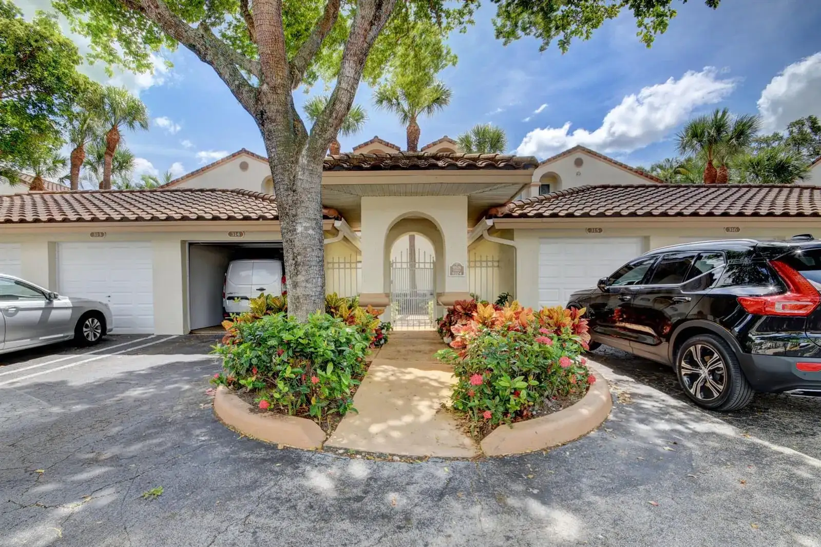 9204 Glenmoor Drive, West Palm Beach FL 33409 photo 2