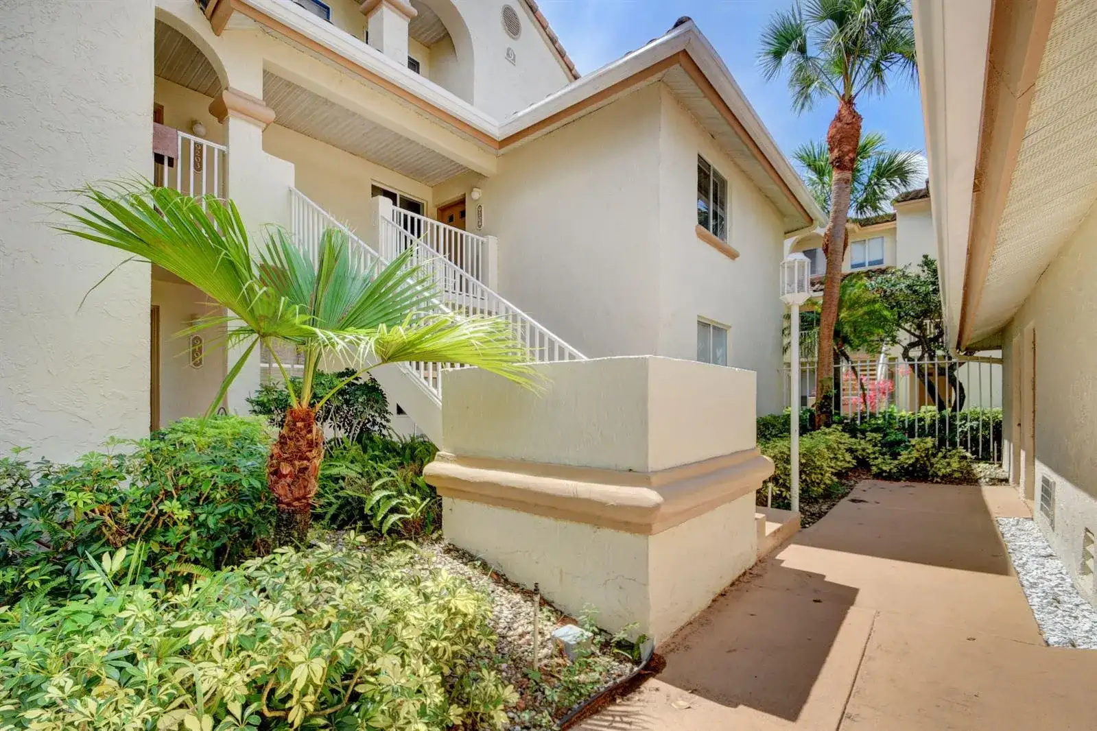 9204 Glenmoor Drive, West Palm Beach FL 33409 photo 3