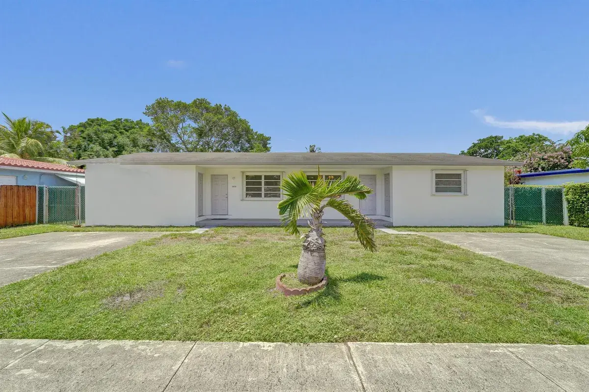 5830 Garfield Street, Hollywood FL 33021