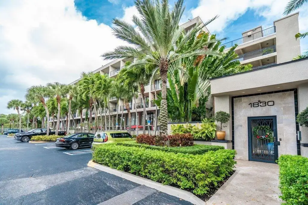 1830 Embassy Drive # 411, West Palm Beach FL 33401 photo 2