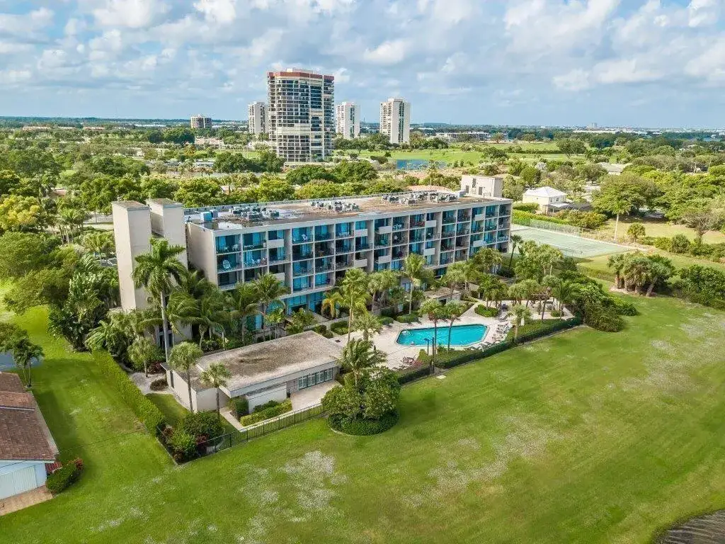 1830 Embassy Drive # 409, West Palm Beach FL 33401