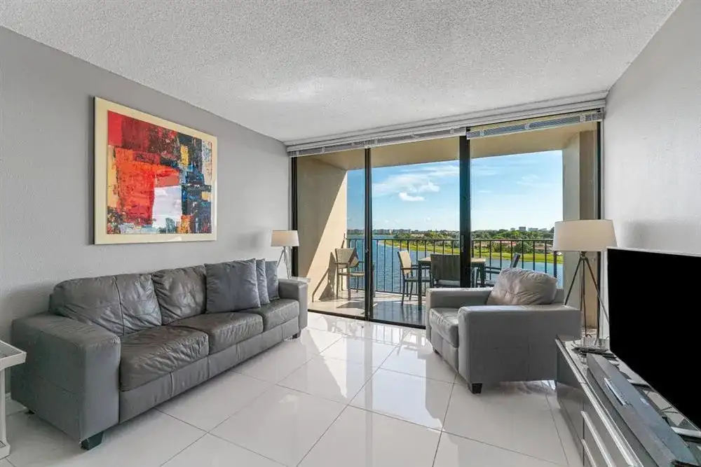 1830 Embassy Drive # 613, West Palm Beach FL 33401 photo 2
