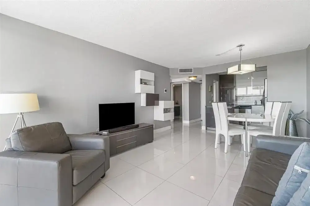 1830 Embassy Drive # 613, West Palm Beach FL 33401 photo 4