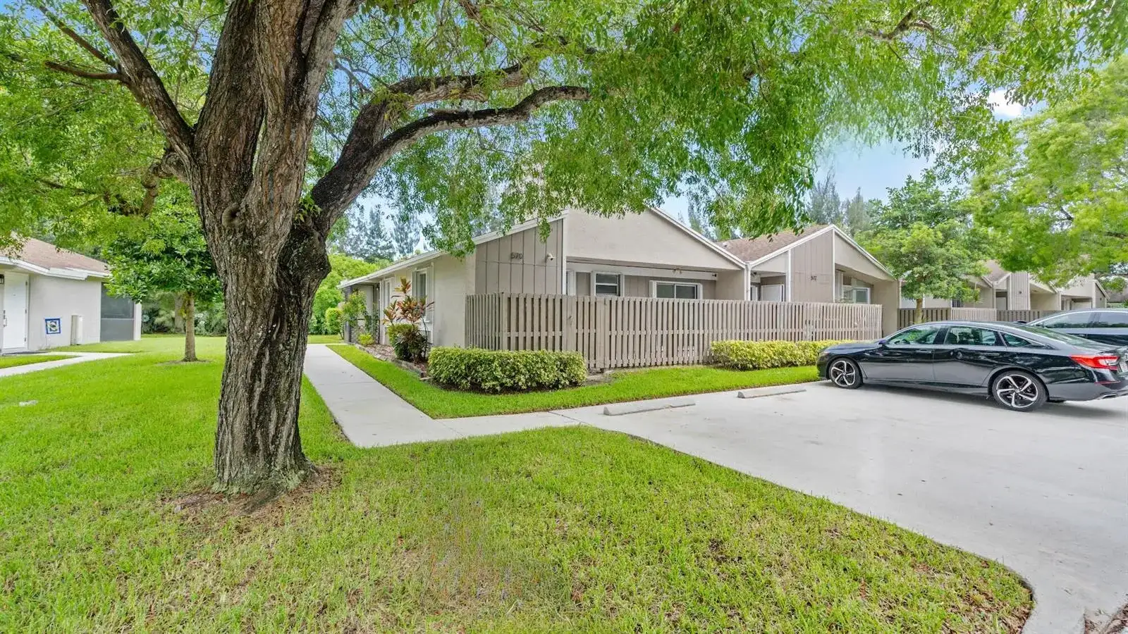570 Woodgate Circle # A, Sunrise FL 33326 photo 2