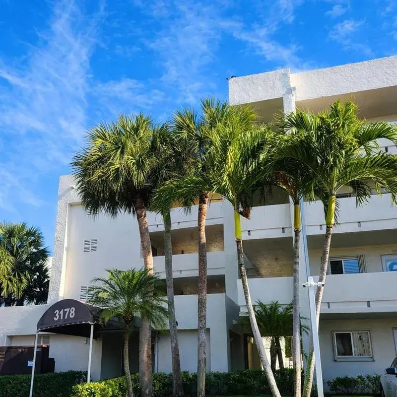 3178 Via Poinciana # 303, Lake Worth FL 33467