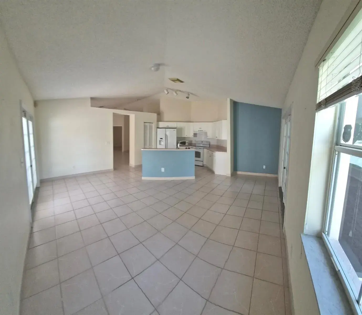 7306 NW 1st Manor NW, Plantation FL 33317