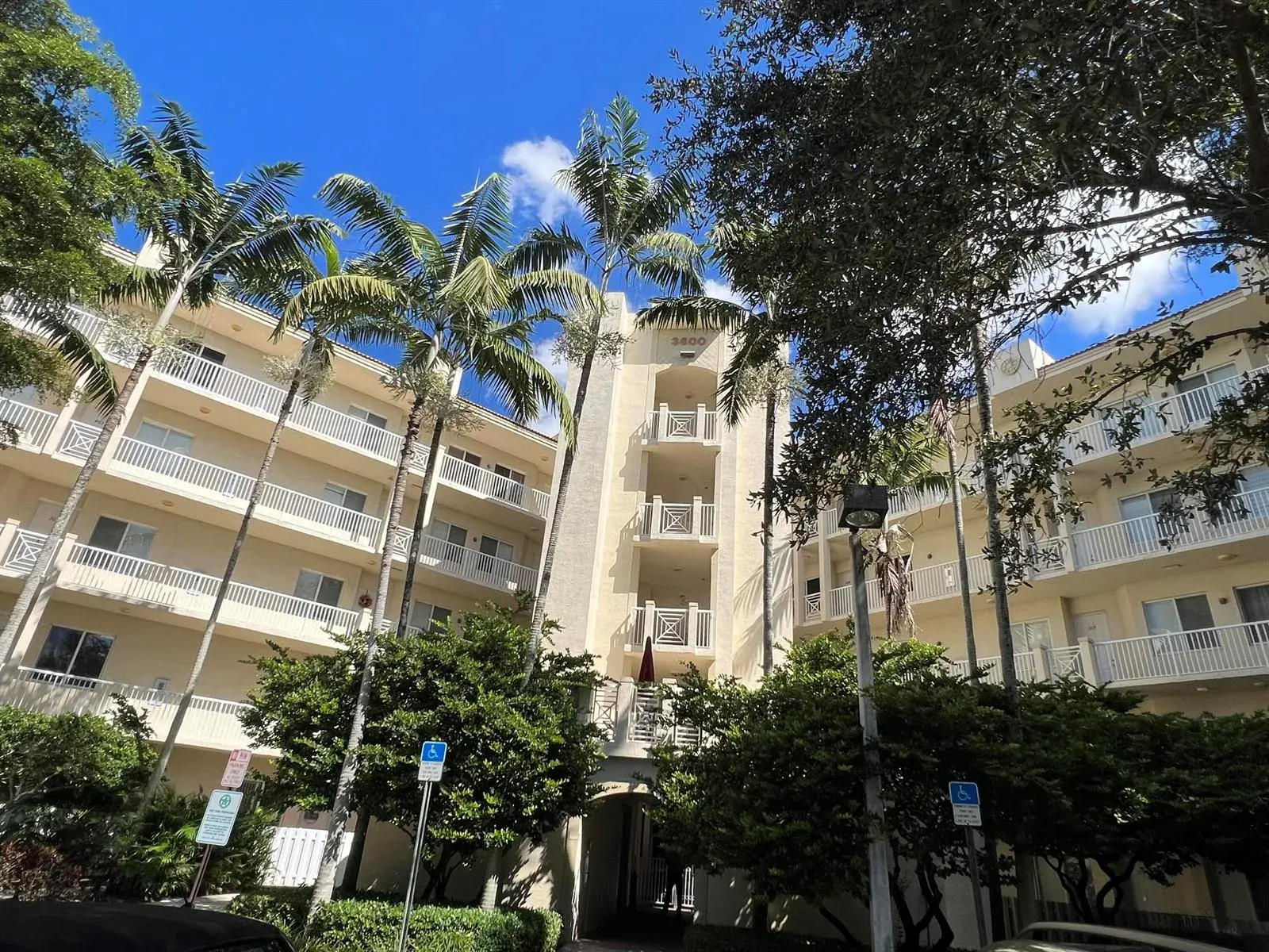 3600 Oaks Clubhouse Drive # 309, Pompano Beach FL 33069