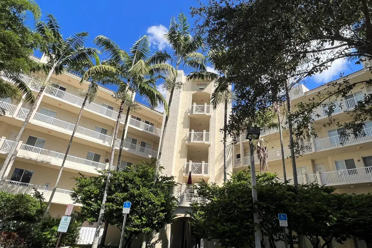 3600 Oaks Clubhouse Drive # 309, Pompano Beach FL 33069