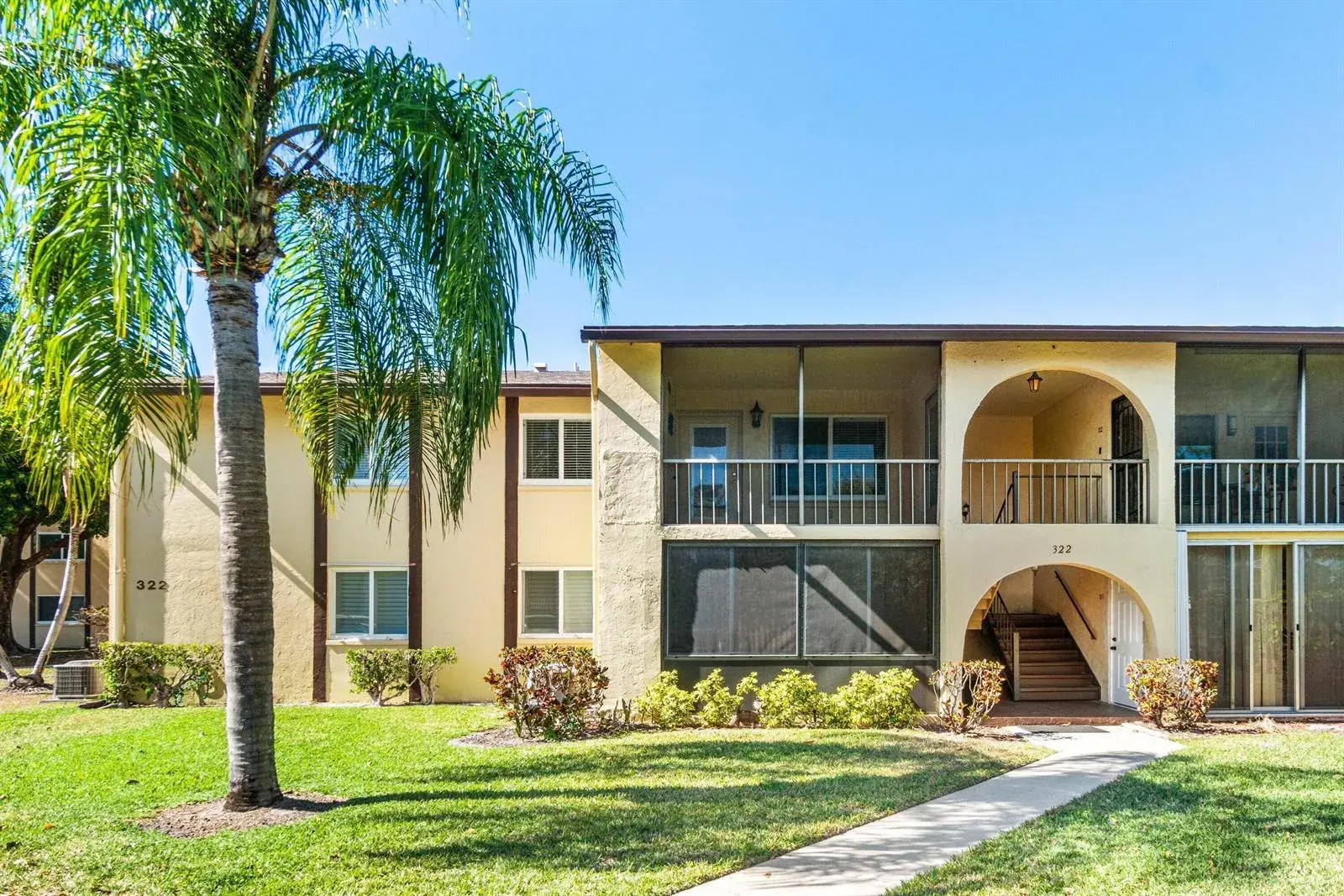 322 Pine Ridge Circle # 2, FL 33463