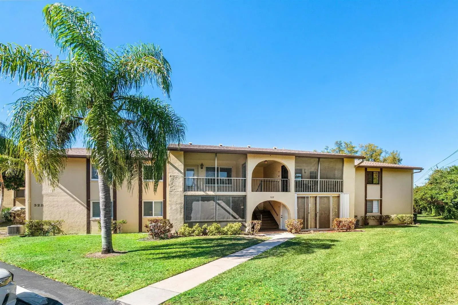 322 Pine Ridge Circle # 2, FL 33463