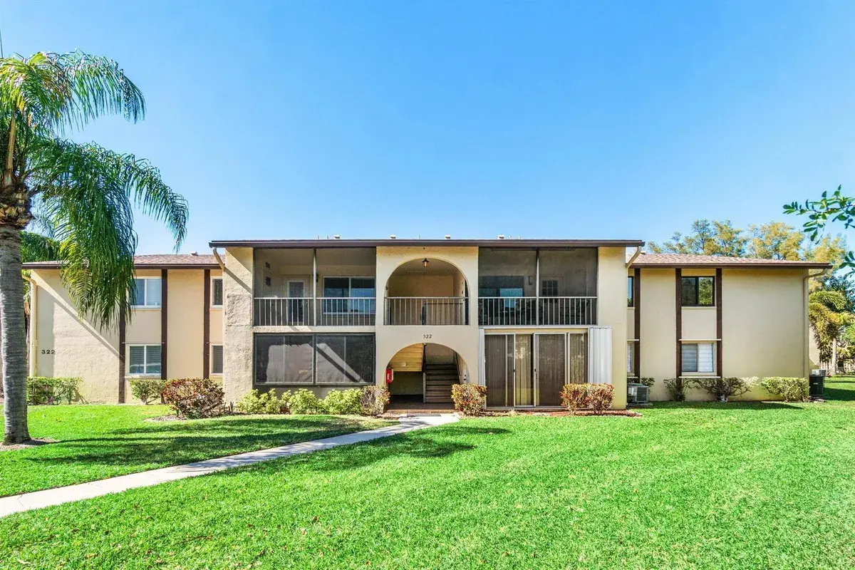 322 Pine Ridge Circle # 2, FL 33463
