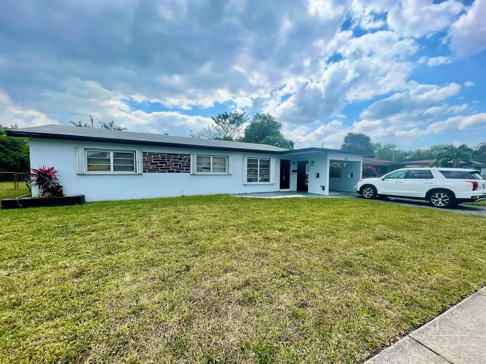 5630 Hollywood Boulevard, Hollywood FL 33021 photo 2